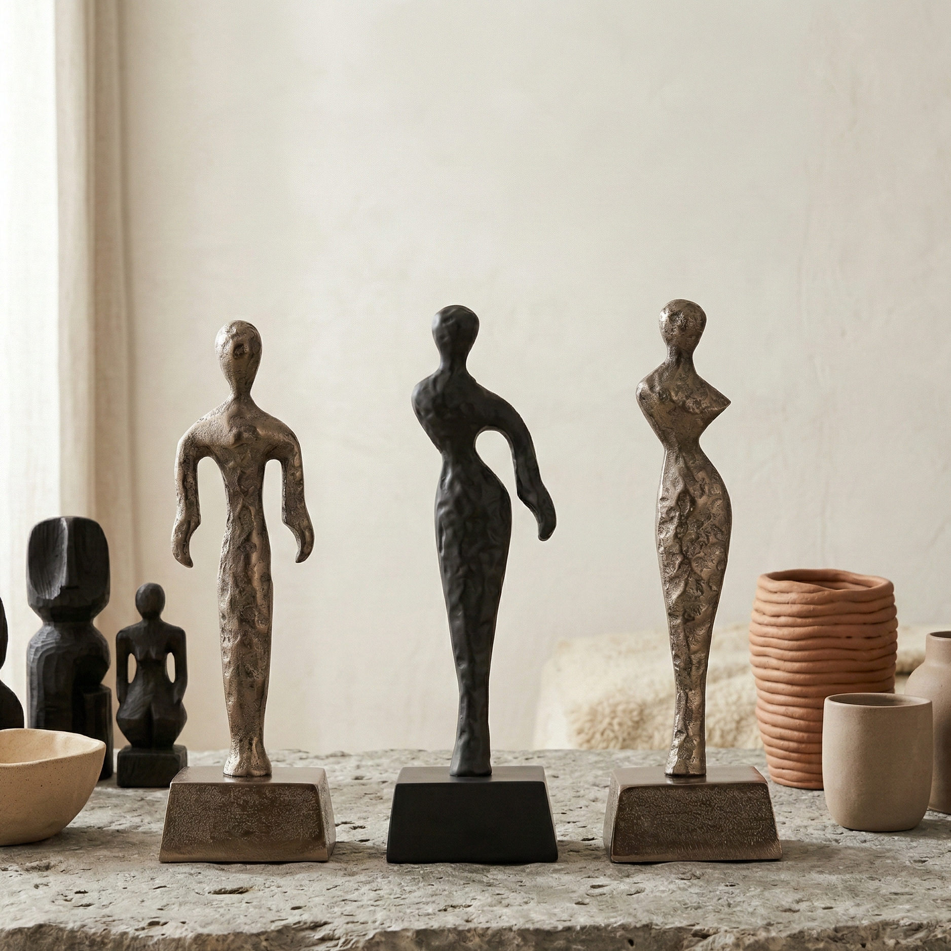 Zhaell Black casted alu statue ladies SV3